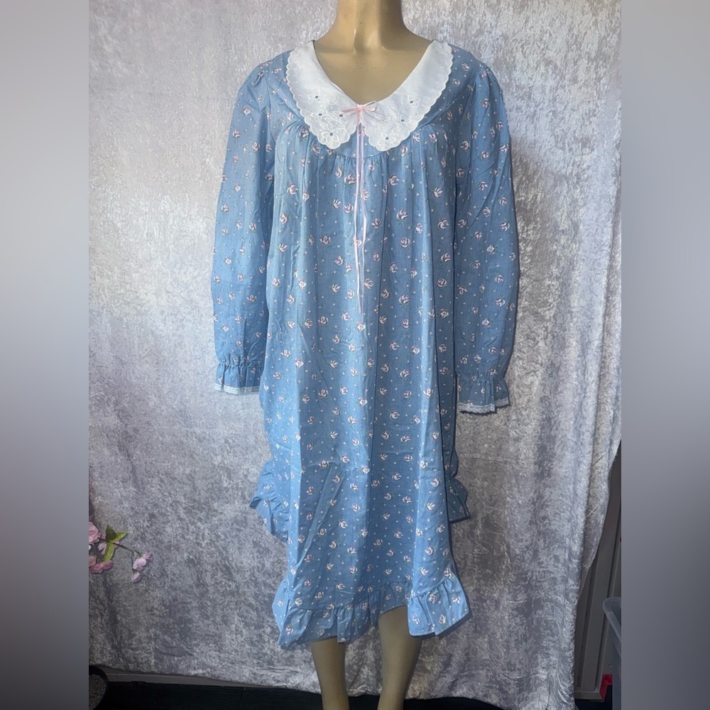Vintage-Inspired Blue Floral Long Sleeve Nightgown with Lace Collar